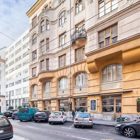 Extra Mini - Lively Neighborhood