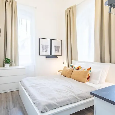 Extra Mini - Lively Neighborhood * Budapeste